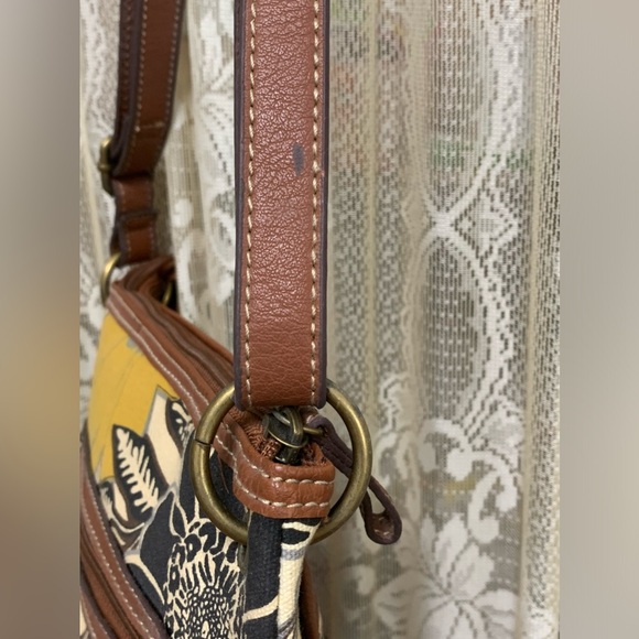 GAL FLORAL CANVAS & FAUX LEATHER SHOULDER BAG - Picture 8 of 13